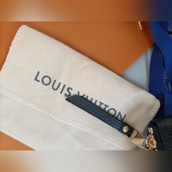 Louis Vuitton Black Key Pouch - Picture 5 of 7